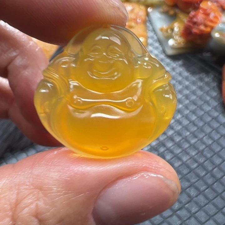 石英质玉（黄龙玉）颈饰未镶嵌