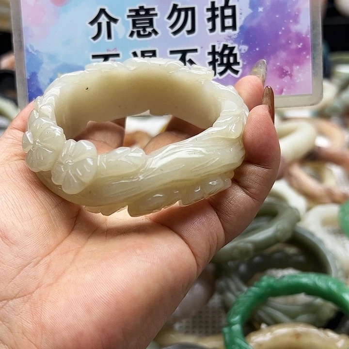 未镶嵌手镯石英岩玉