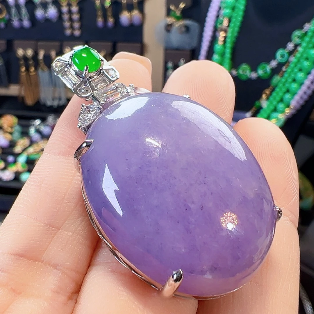 颈饰18K金镶嵌翡翠签收后24小时鉴赏期