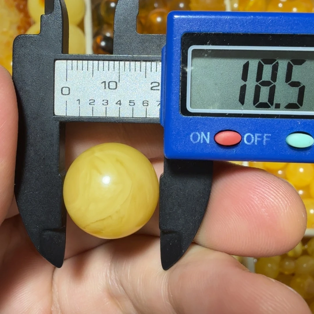裸石琥珀未镶嵌成品