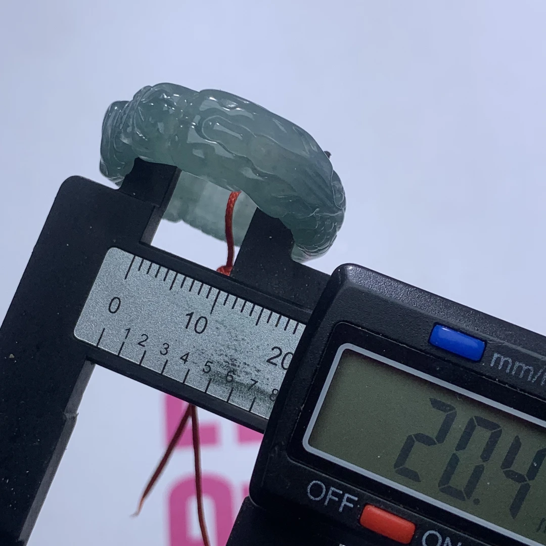天然翡翠Ａ货冰蓝底龙戒，可带手可当吊坠