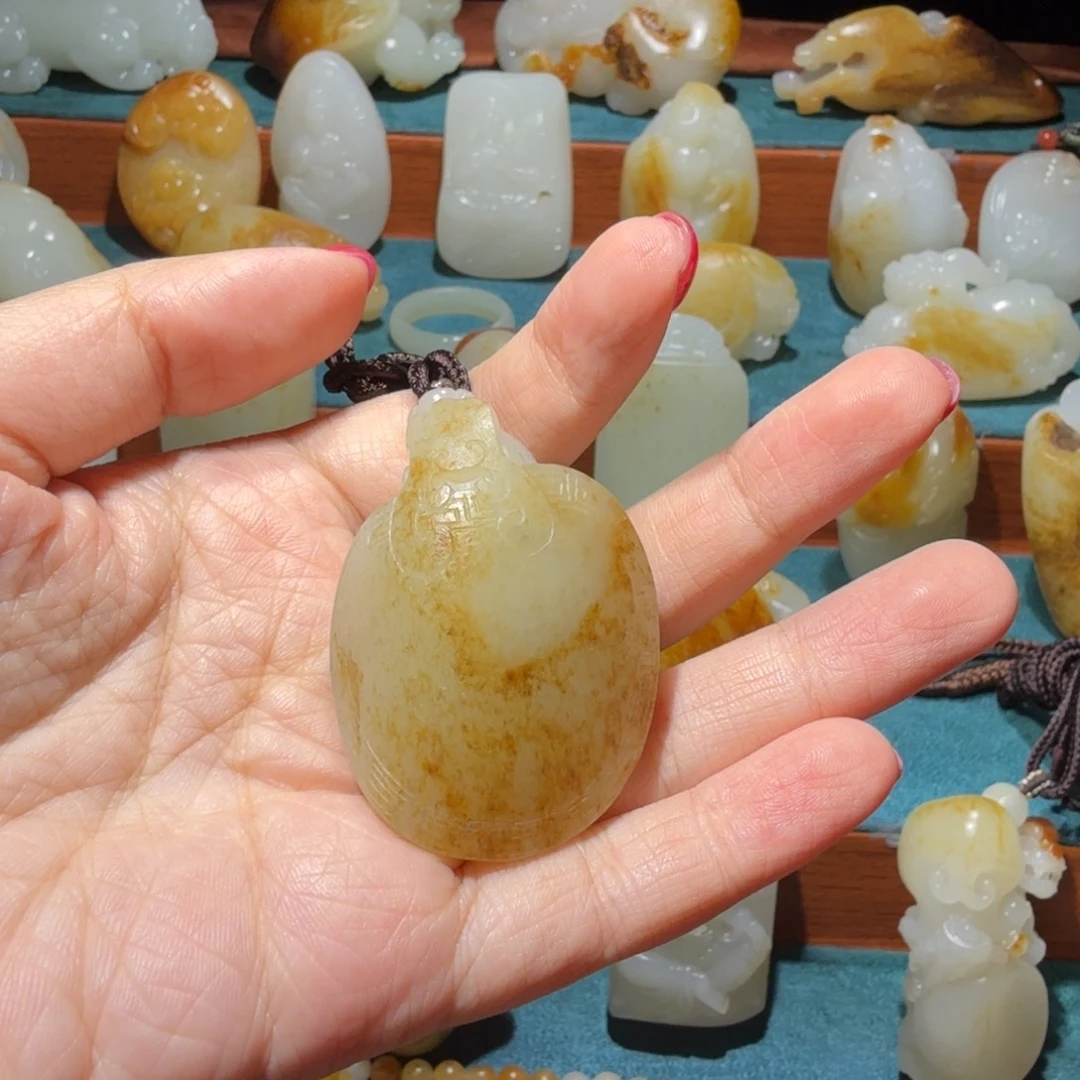 吉***意颈饰未镶嵌和田玉