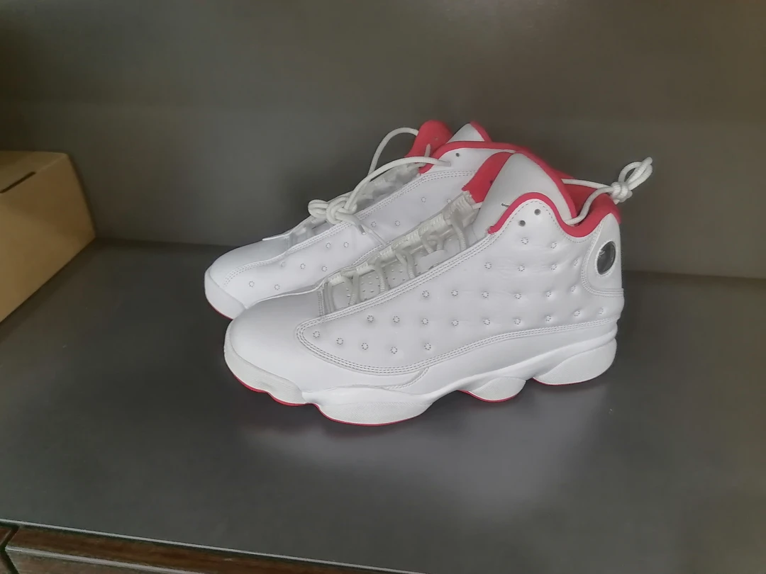 Nike AJ13 白红配色板鞋  44码 全新原盒