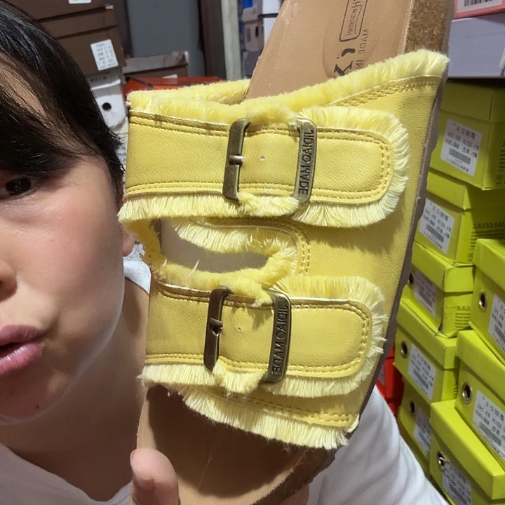 婷***@包头凉鞋8801黄40