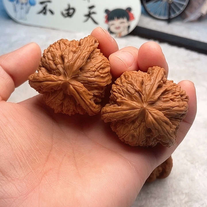 文玩核桃把件淡****峰三棱