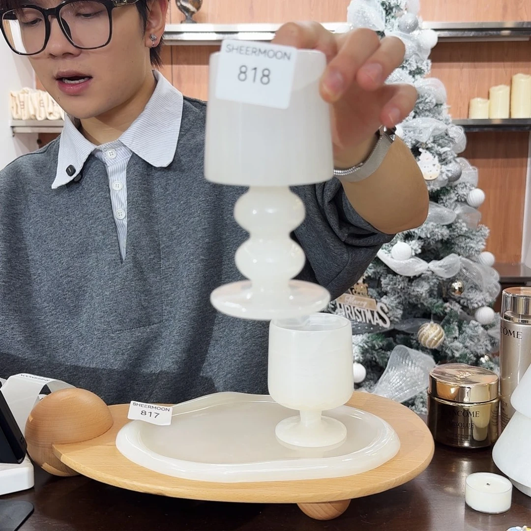 大理石818白玉双珠杯。