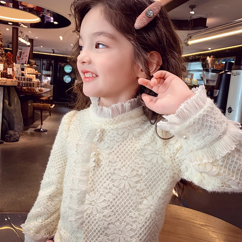 【现现】米米哈罗女童花边领蝴蝶蕾丝上衣打底衫 D240244