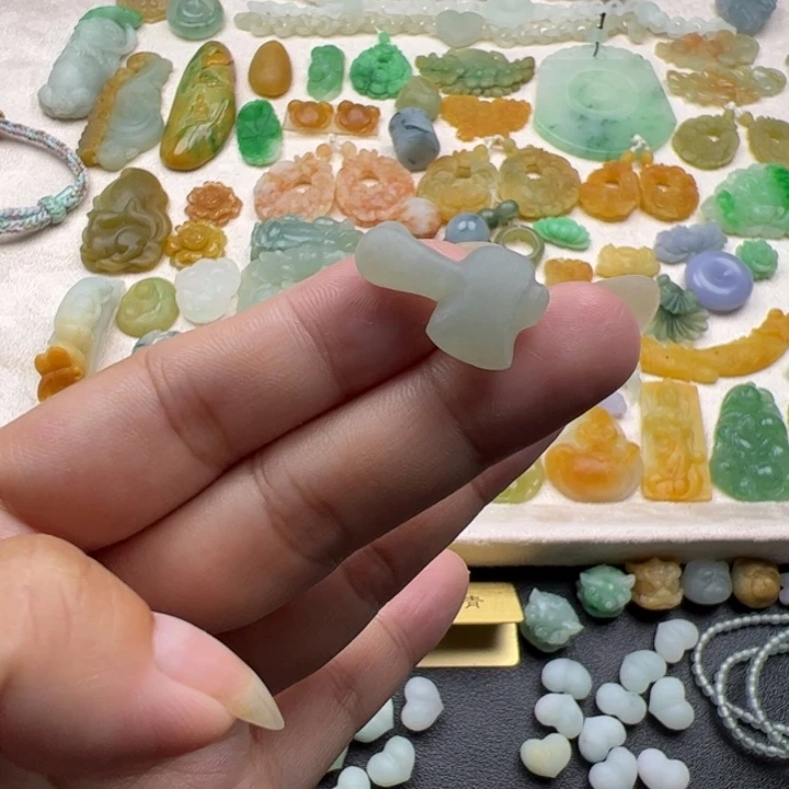 定制翡翠未镶嵌翡翠