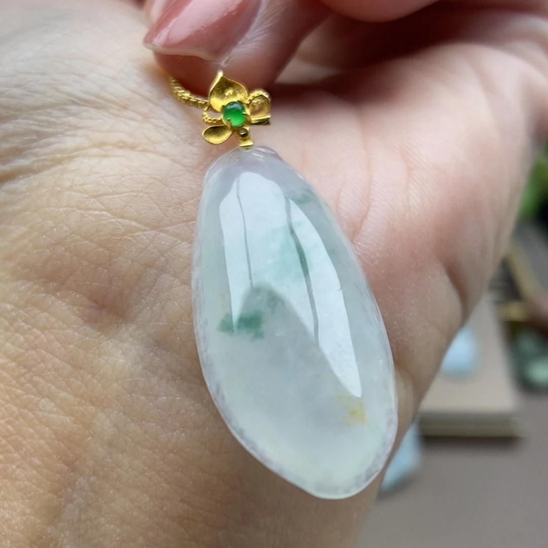 翡翠18K金镶嵌颈饰吊坠64