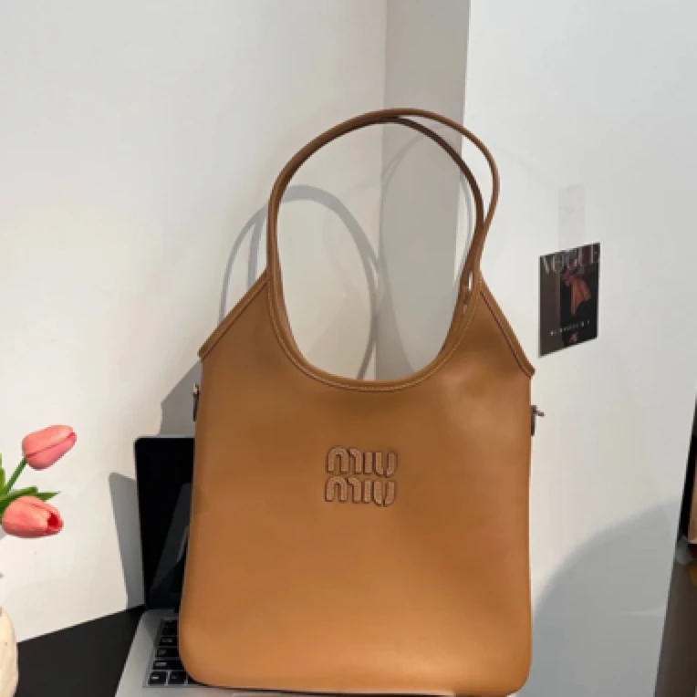 99新 MIU MIU/缪缪 miumiu棕色ivg单肩包25040049-02