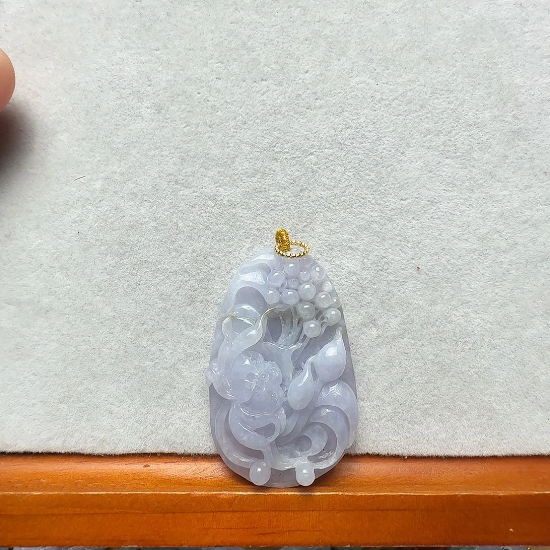 翡翠未镶嵌吊坠(赠链)