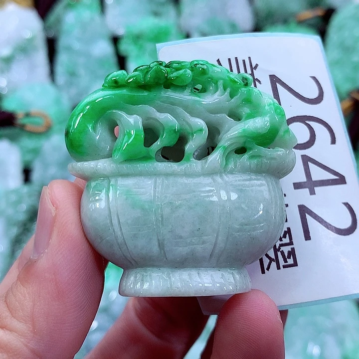 吊坠(不含链)未镶嵌翡翠