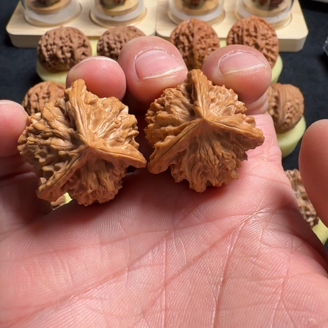 文玩核桃吊坠盘山三棱34