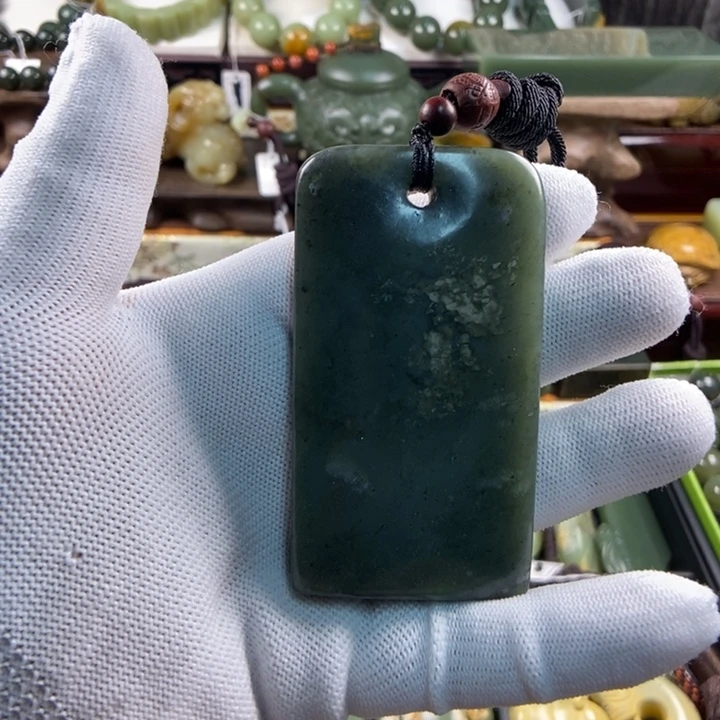 未镶嵌透闪石质玉把件