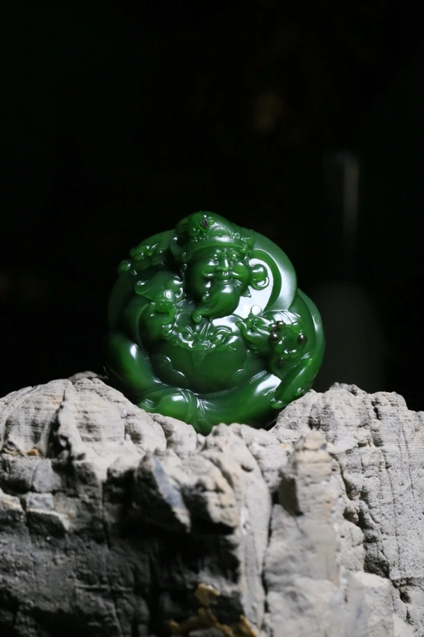 【俄料】和田玉碧玉聚红皮老料菠菜绿俏色巧雕作品财神爷