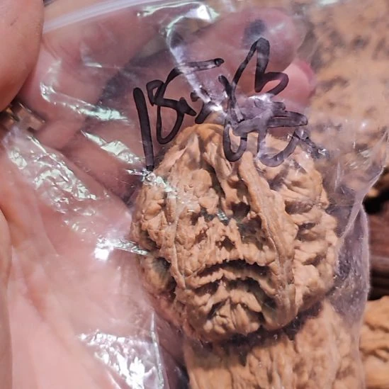 阿****吊坠文玩核桃44粗筋