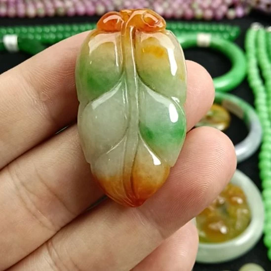 翡翠未镶嵌颈饰翡翠
