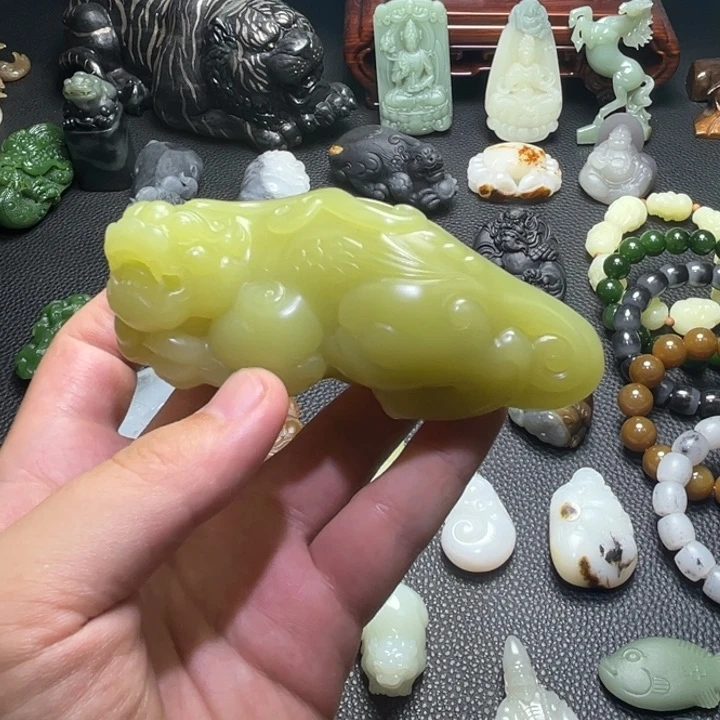 刘***旭和田玉（黄玉）未镶嵌颈饰