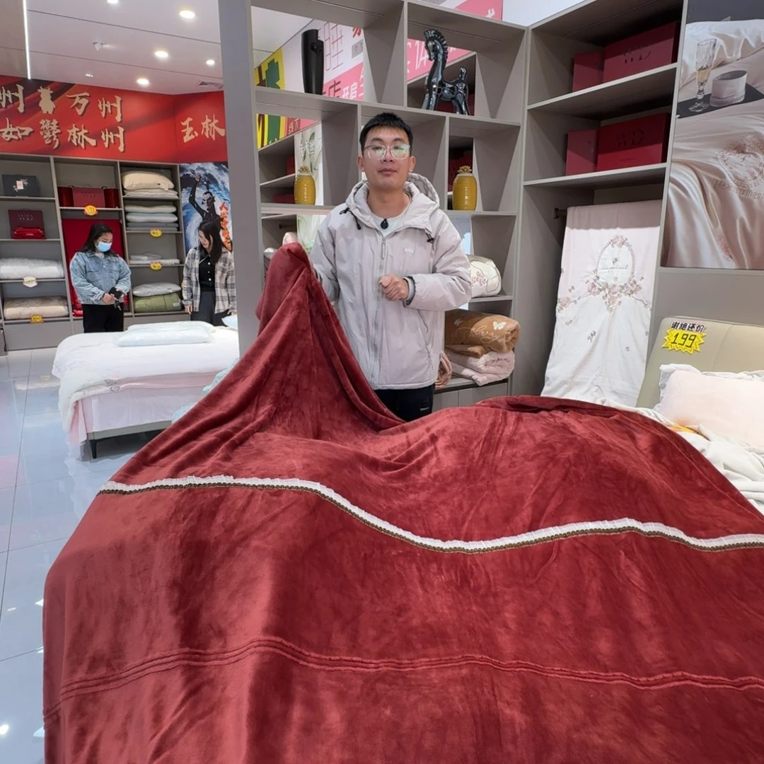 莱赛尔两米绒被套酒红