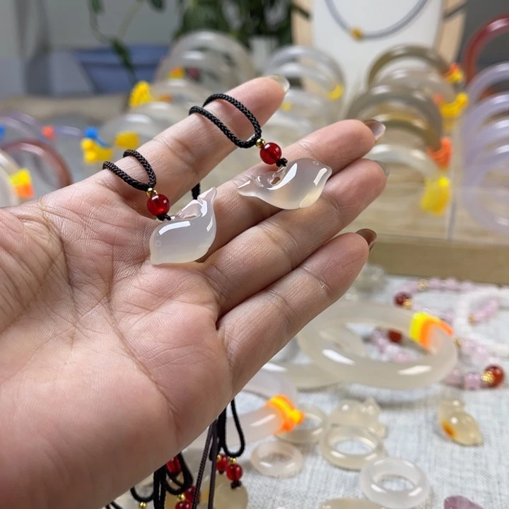 玛瑙/玉髓未镶嵌颈饰