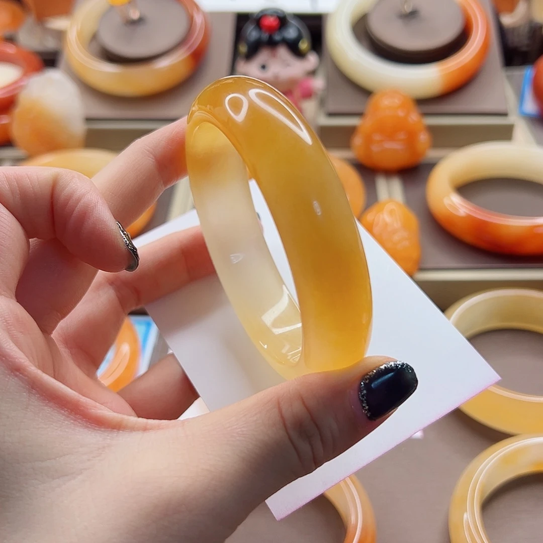 石英质玉（黄龙玉）未镶嵌手镯福利不退换