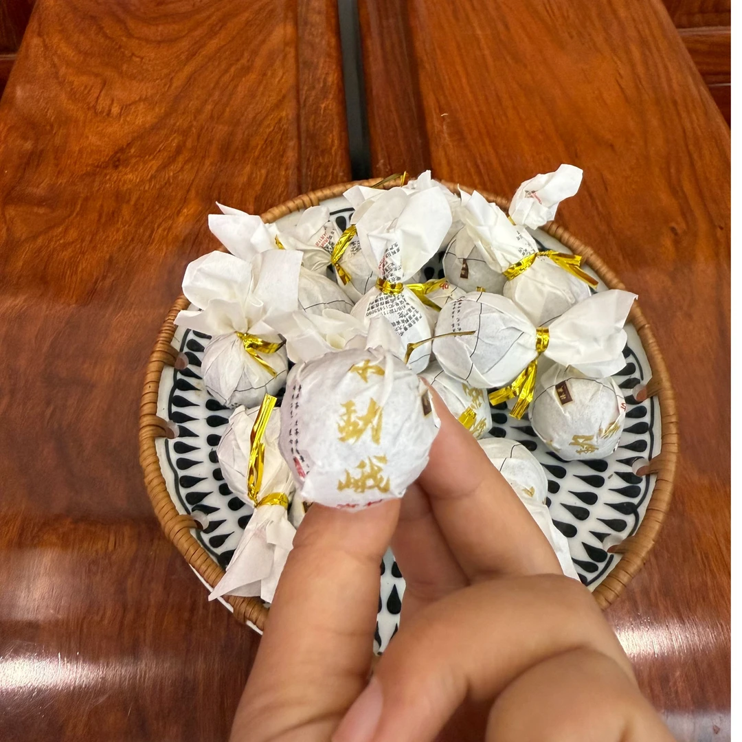 滇瑞2024年小勐峨古树8克龙珠10颗普洱生茶