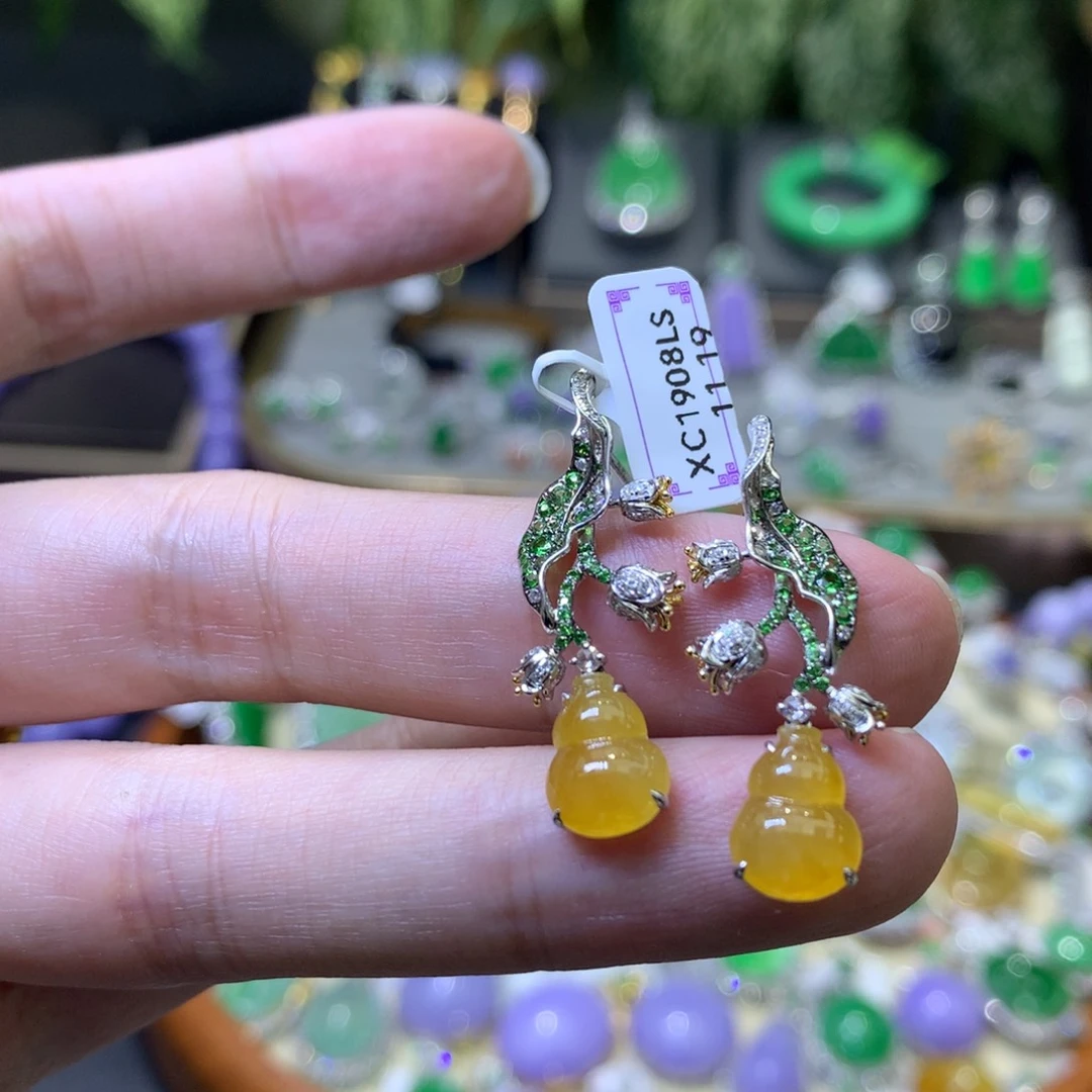 颈饰18K金镶嵌翡翠