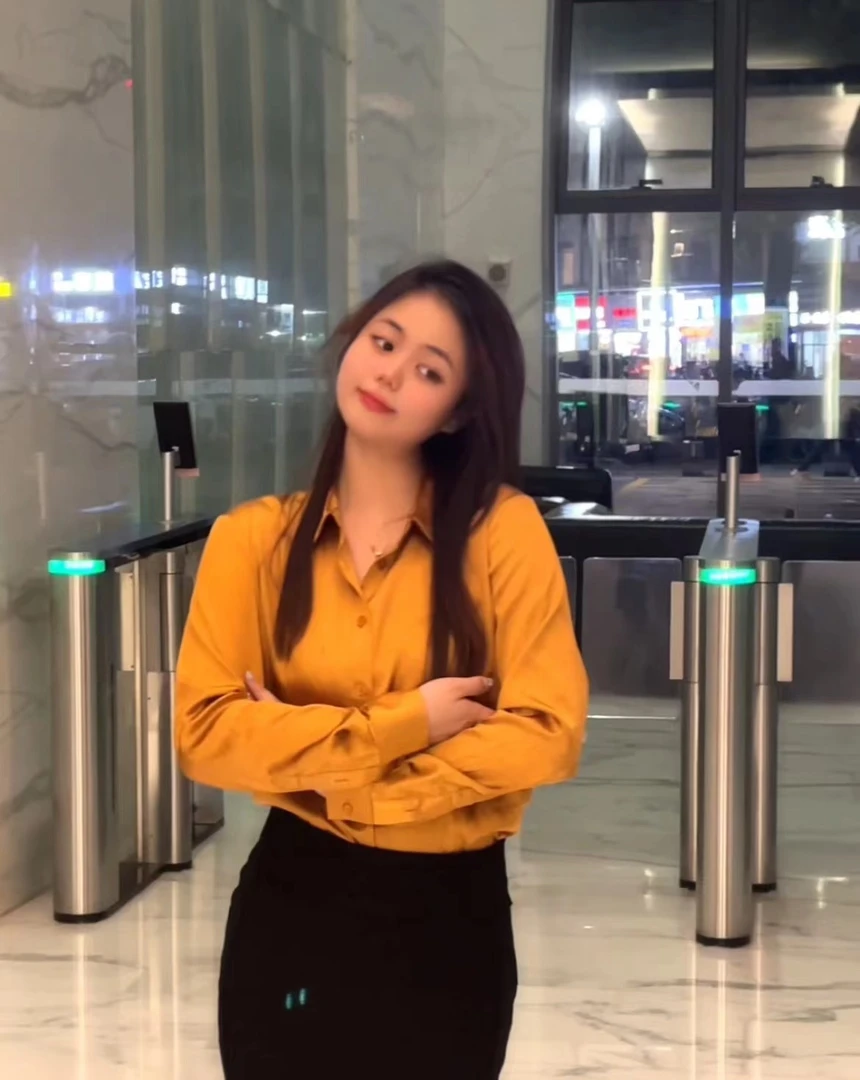 瑶瑶撤柜201-250 设计师高定女装高级感穿搭连衣裙衬衫捡漏