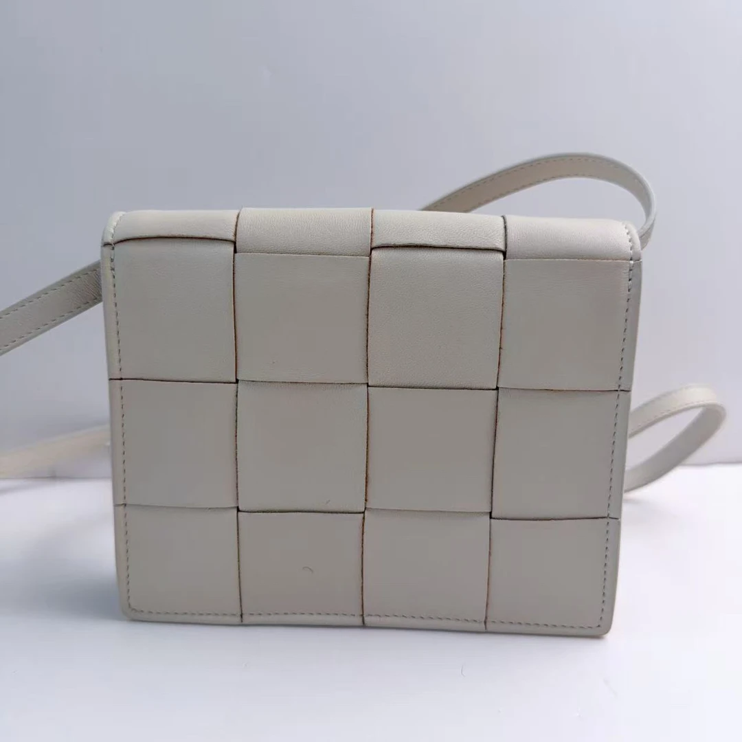 95新 BOTTEGA VENETA/葆蝶家 葆蝶家白色编织款小号斜挎包