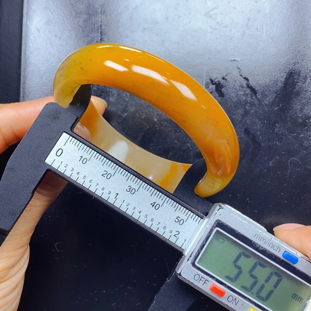 石英质玉（黄龙玉）未镶嵌颈饰