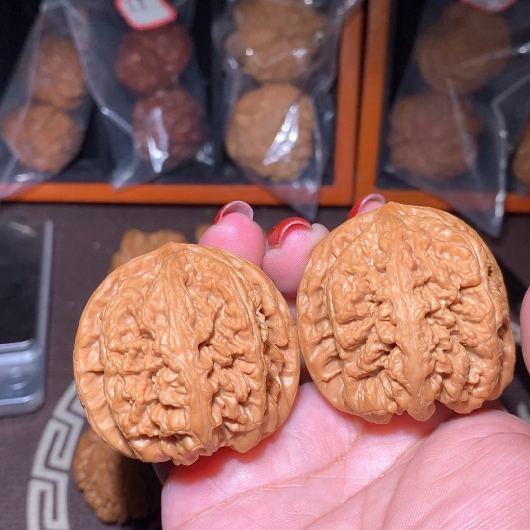 金***哥文玩核桃把件粗筋