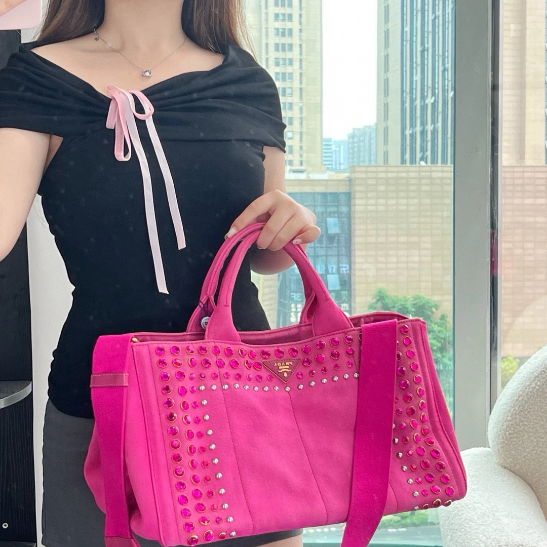 95新 Prada/普拉达 prada 芭比粉水钻铆钉沙滩包