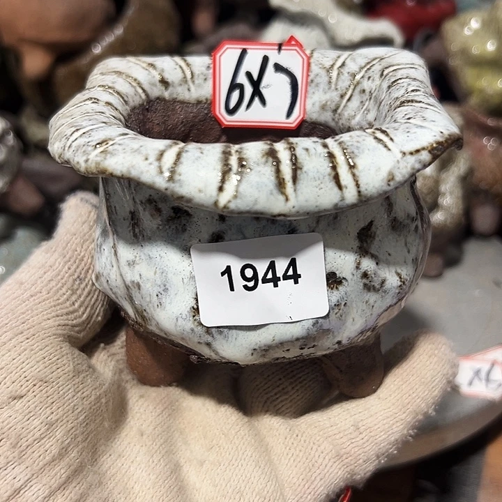 粗陶花盆，现在都不一样