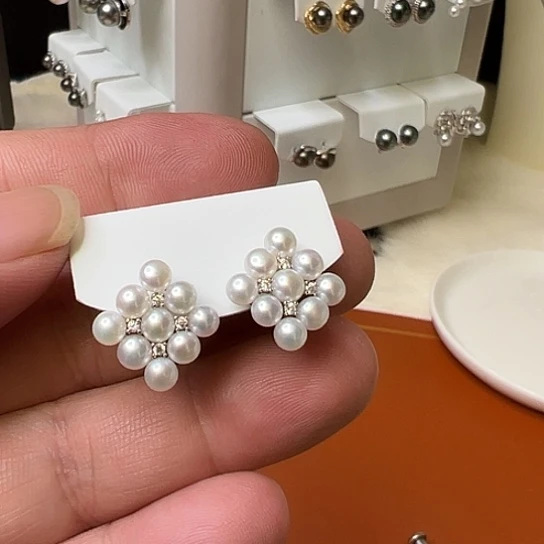 银S925镶嵌耳饰淡水珍珠笑**咪