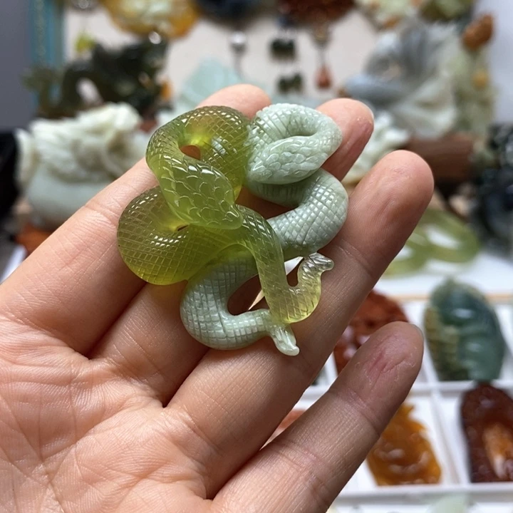 未镶嵌蛇纹石玉颈饰