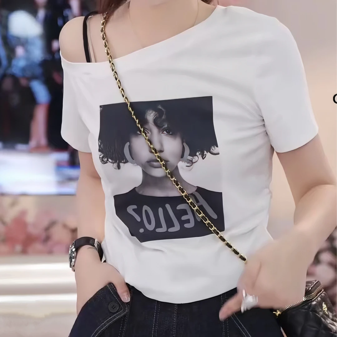 【欧美博主】2025夏日欧美女孩印花斜肩美式圆领短袖上衣女百搭时尚