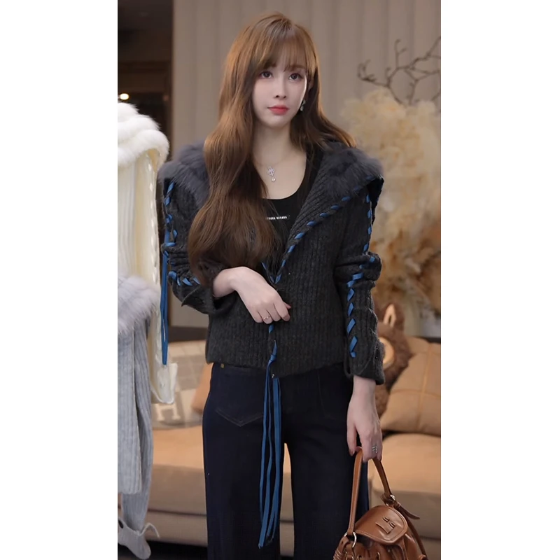 【游鹿鹿】‘奶芙塔塔’新款设计感飘带大翻领针织外套YT 8826