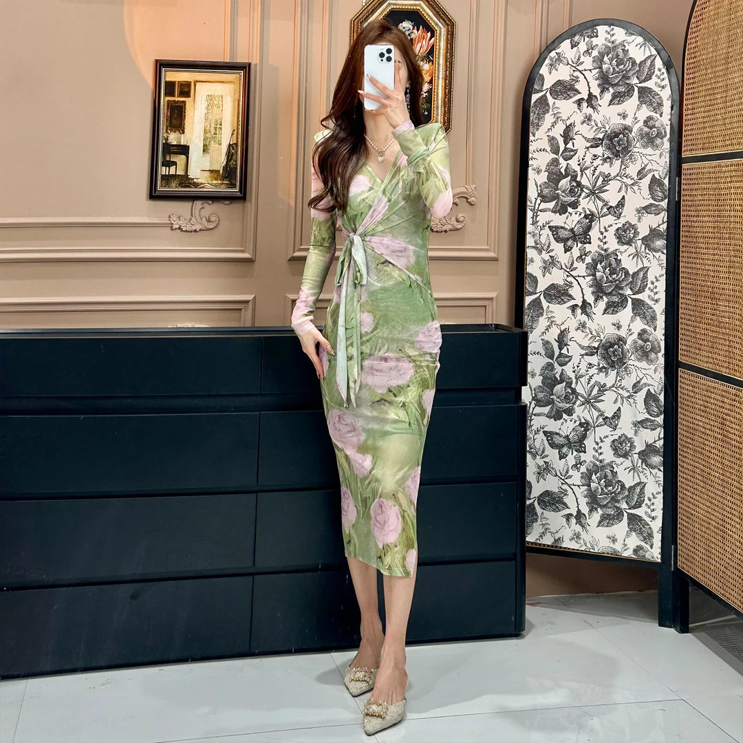 2025春夏款网纱V领绑带长袖绿意白花显瘦包身修身百搭开衩连衣裙