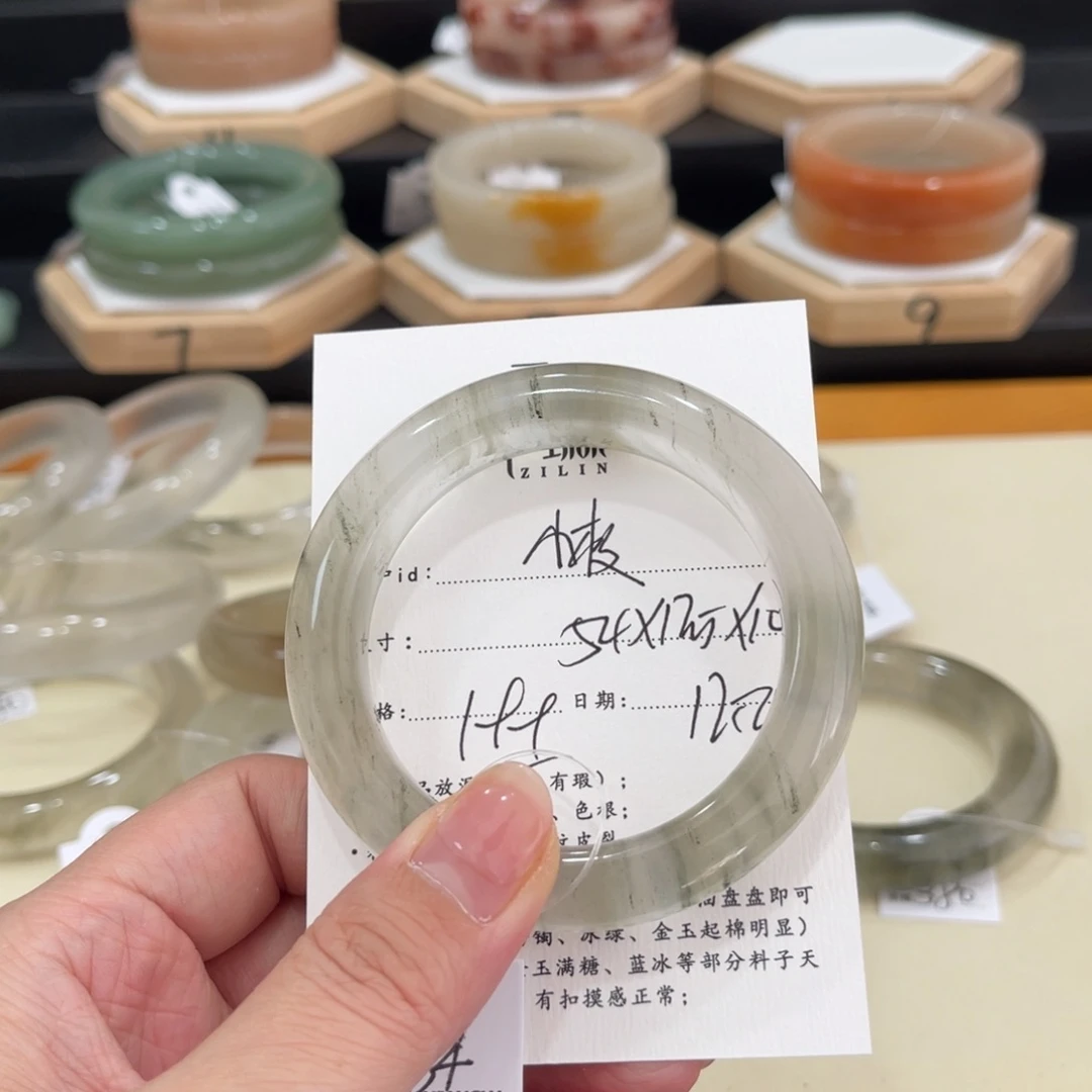 未镶嵌手镯石英质玉～****?