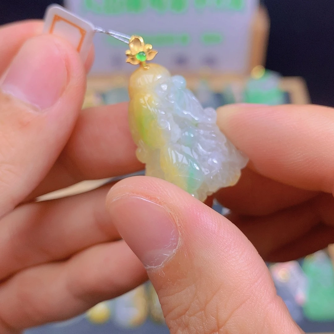 翡翠18K金镶嵌颈饰翡翠