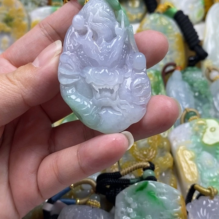 半***过翡翠未镶嵌颈饰翡翠