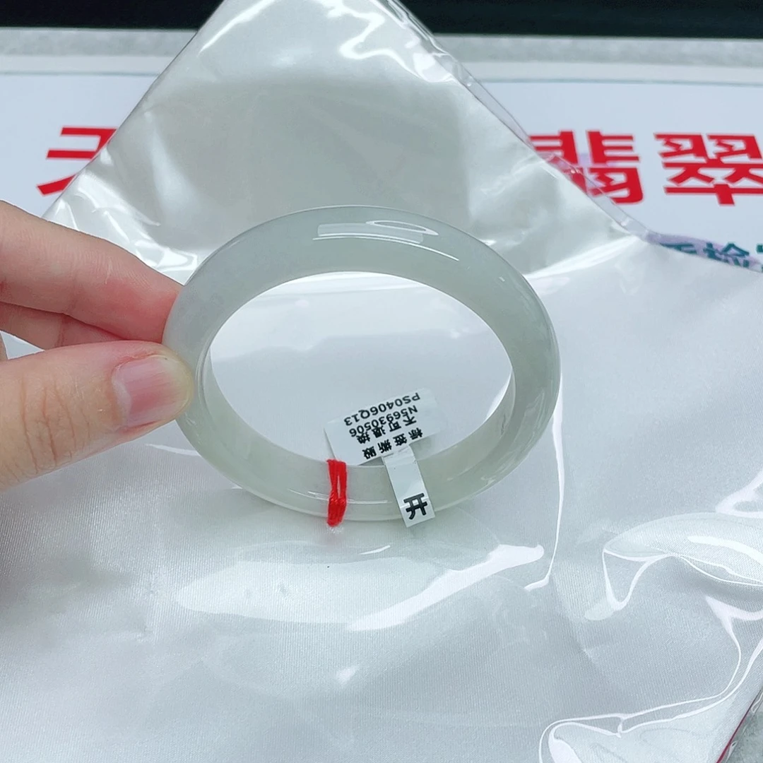 翡翠手镯未镶嵌正56.6