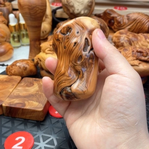 【闪购商品】柏木太行圈眼纹理把件