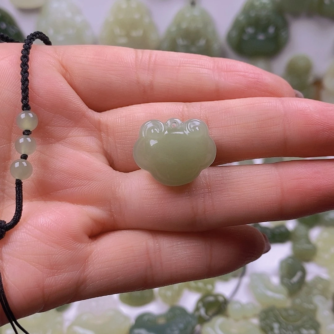 嘿***和田玉未镶嵌颈饰