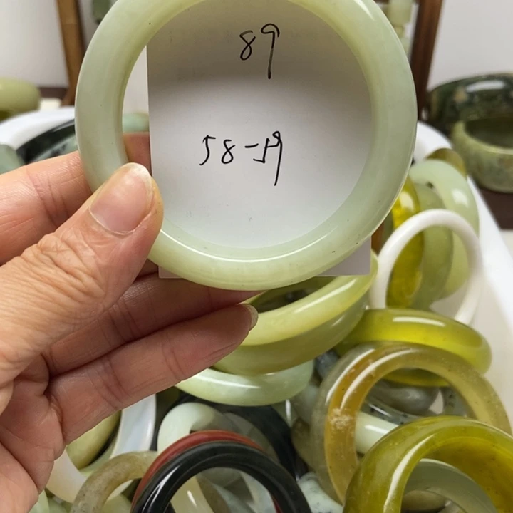 未镶嵌蛇纹石玉手镯
