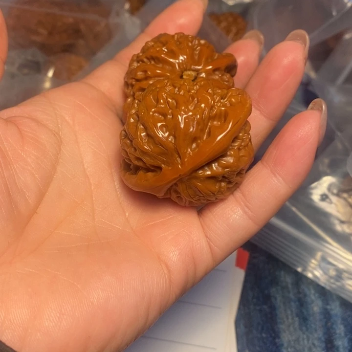 阿***飞文玩核桃吊坠