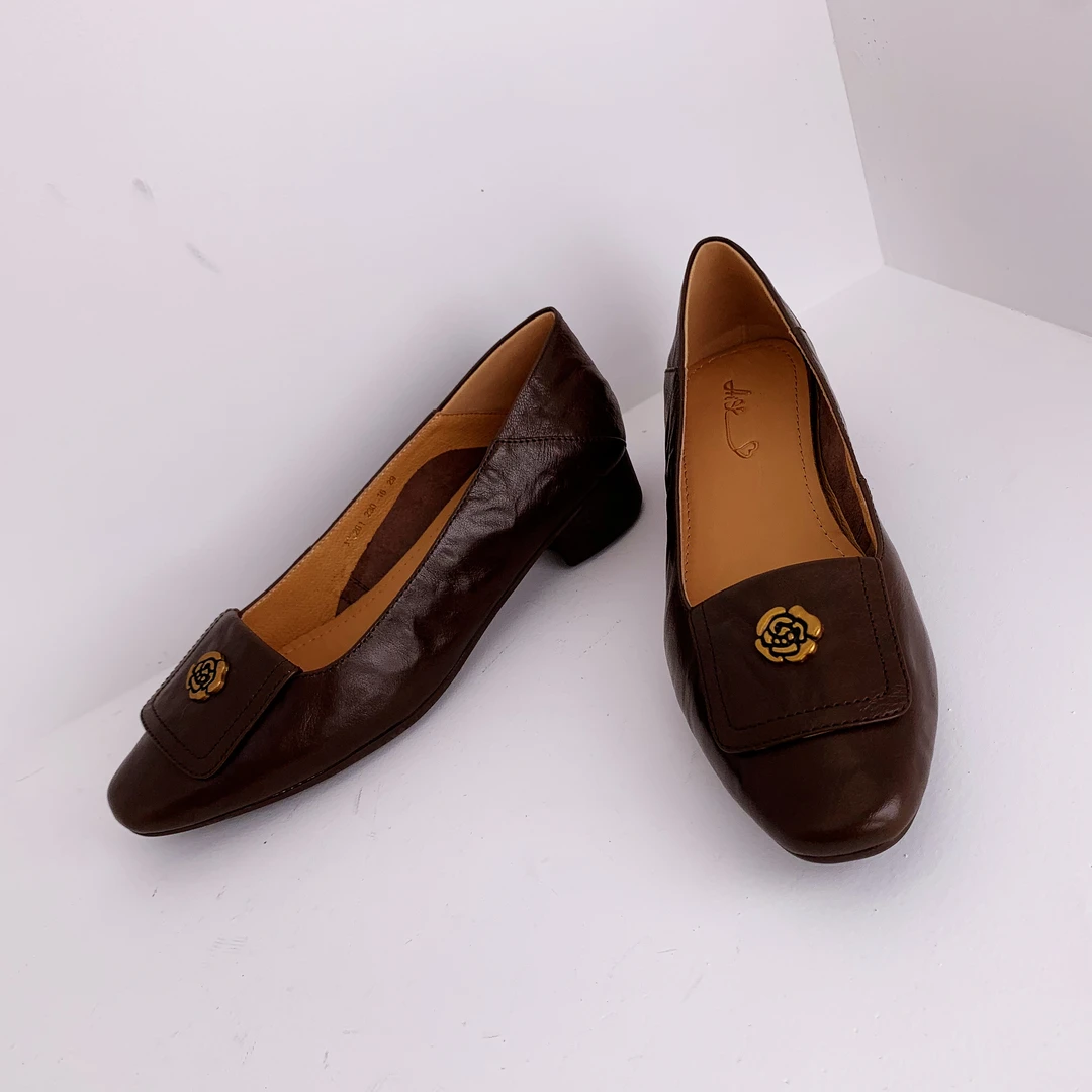 棕色法式复古山茶花金扣单鞋ASZ261