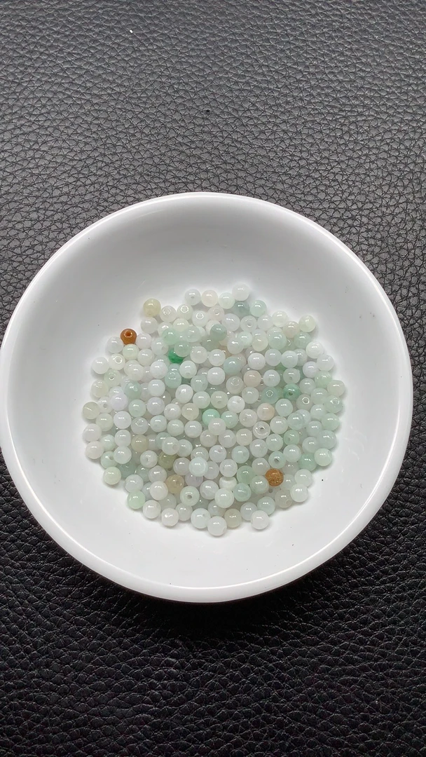 鸿福珠宝 ~ T353 翡翠4mm30个3.8元