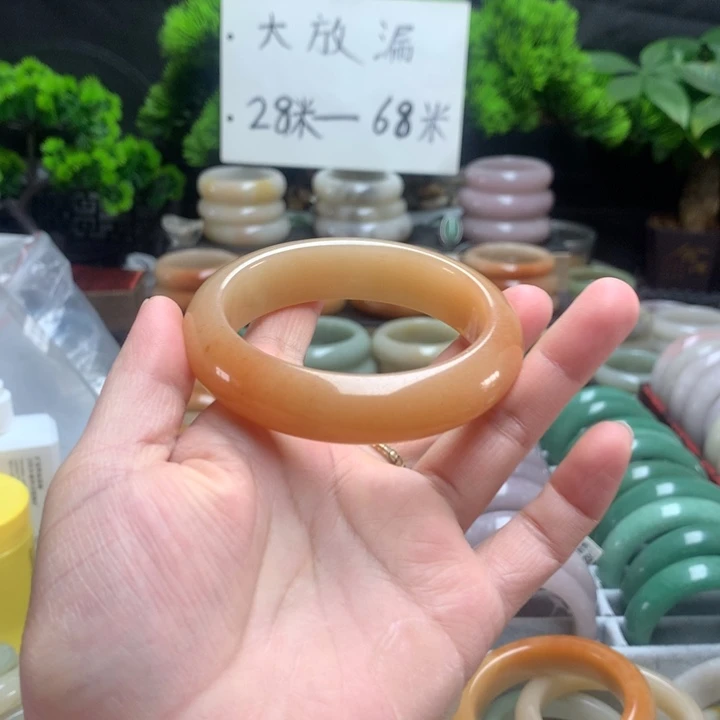 石英质玉（佘太翠）未镶嵌手镯59