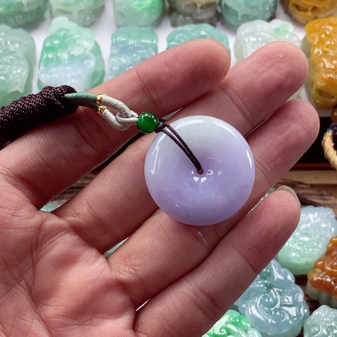 翡翠未镶嵌颈饰貔貅